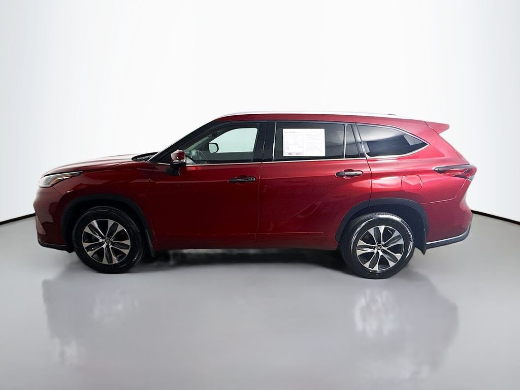 Used 2022 Ruby Flare Pearl Toyota XLE image 4