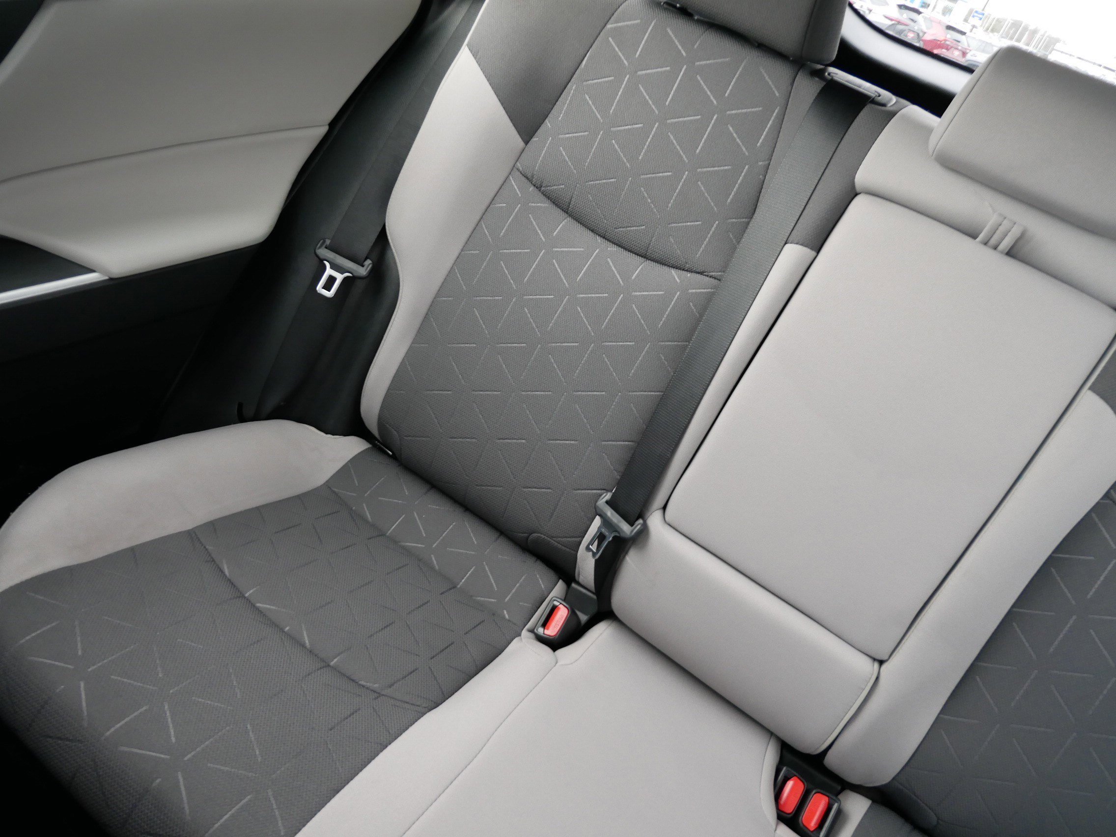 2024 Toyota RAV4 XLE - Photo 12