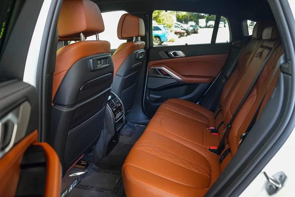 Used 2022 White BMW M50i image 18