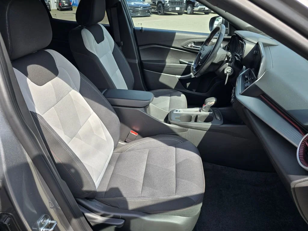 2025 Chevrolet Trax RS - Photo 11