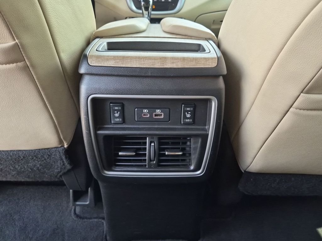 Used 2022 White Nissan SL image 39