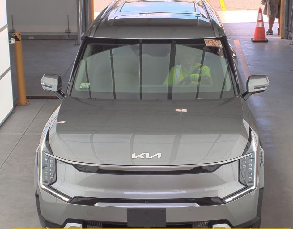 Used 2024 Kia Ev9 Land with VIN KNDADFS57R6028294 for sale in Smithville, MO