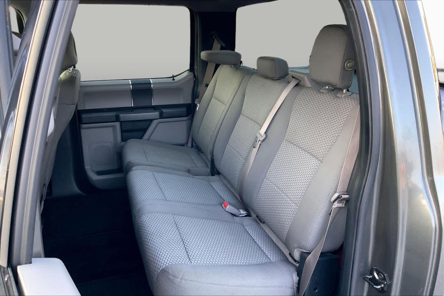 Used 2016 Magnetic Metallic Ford XLT image 19