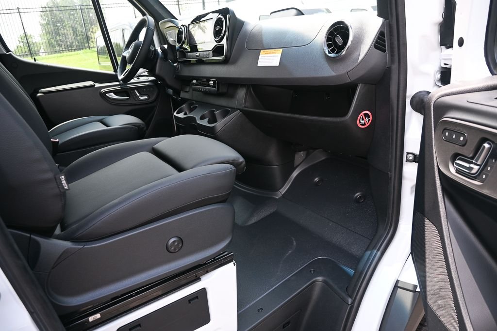 New 2026 Arctic White Mercedes-Benz Cargo 170 WB image 17