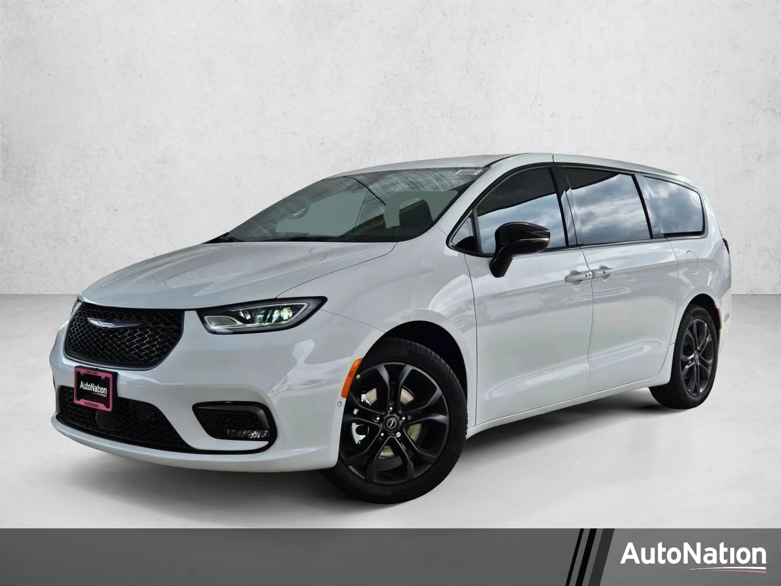 2026 Chrysler Pacifica Select's photo