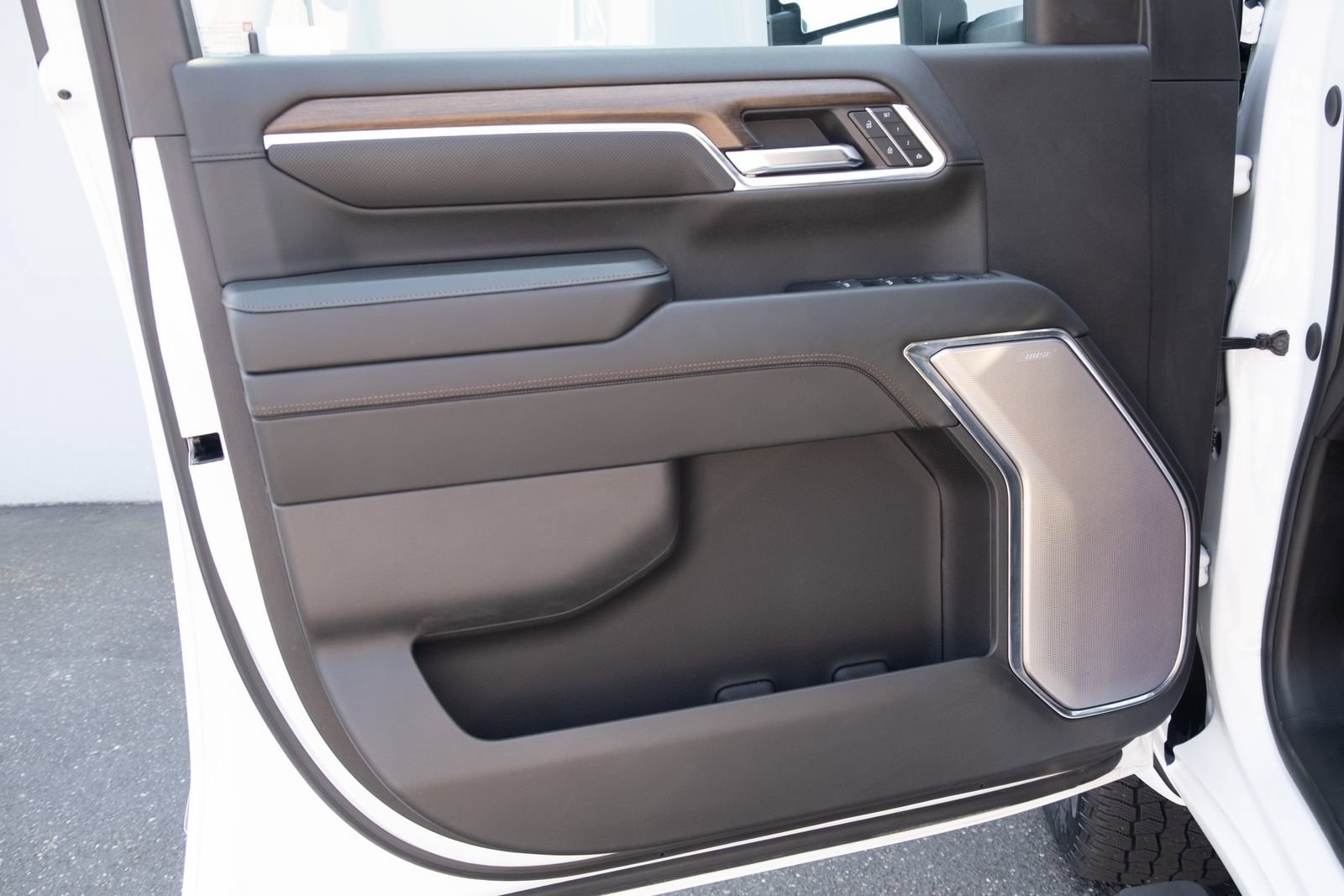 Used 2024 Summit White Chevrolet High Country image 15