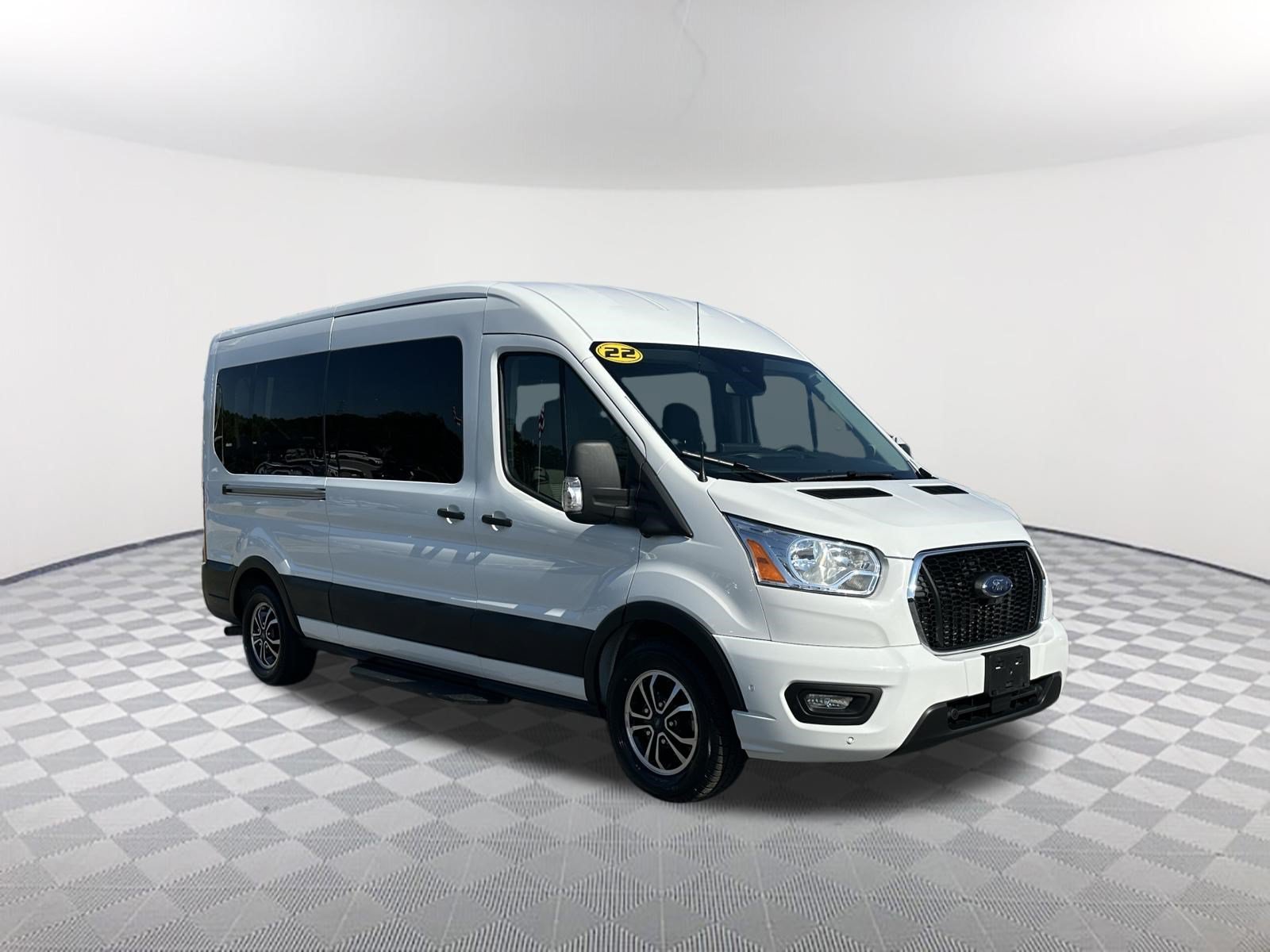 Used 2022 Oxford White Ford XLT image 3