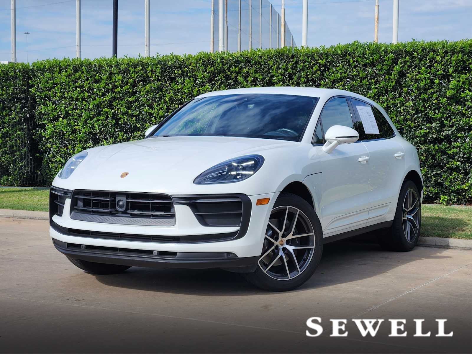 2023 Porsche Macan T