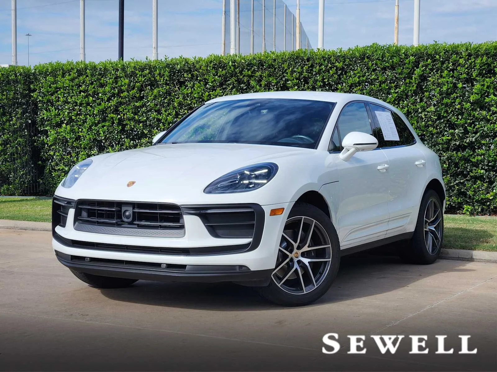 2023 Porsche Macan T's photo