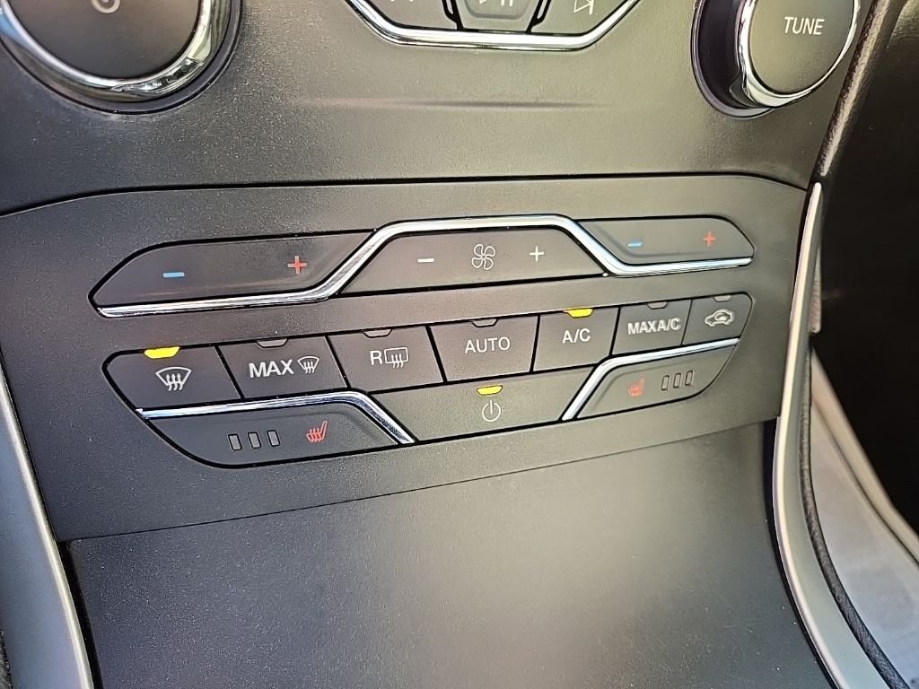 Used 2019 Blue Ford SEL image 59