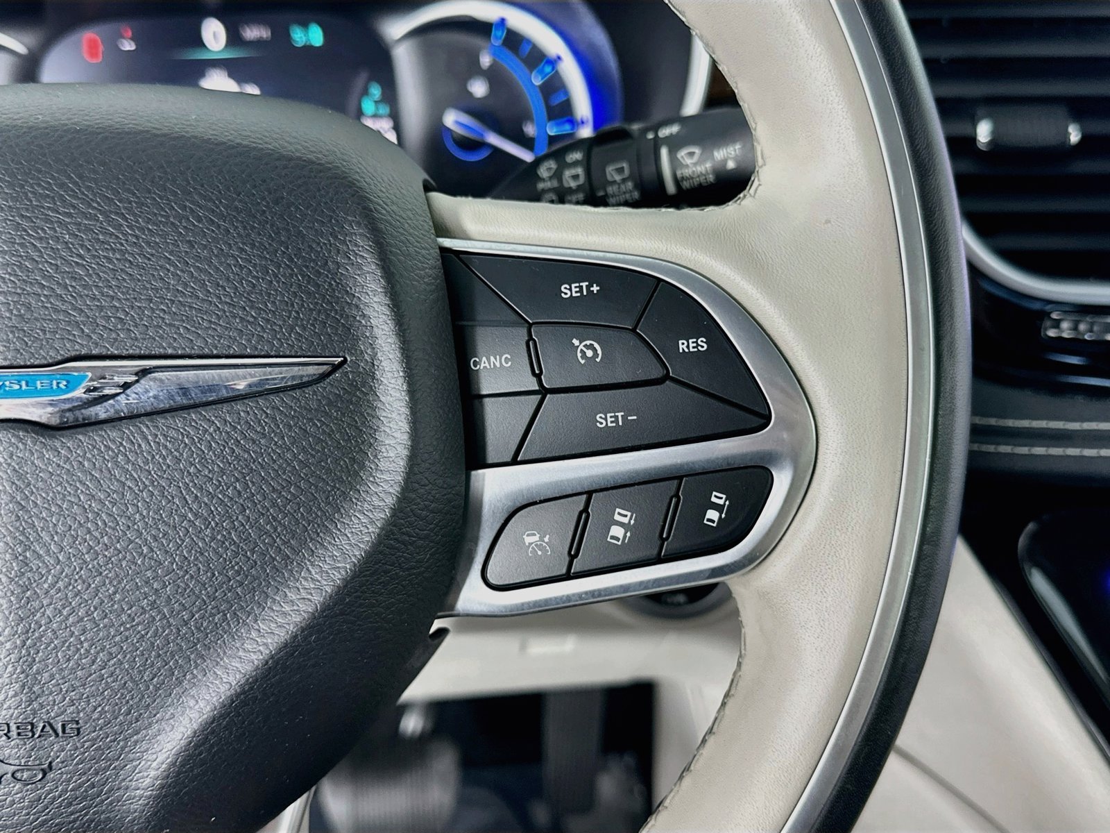 2021 Chrysler Pacifica Hybrid Limited - Photo 15