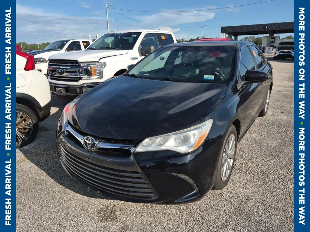 Used 2017 Black Toyota XLE image 10