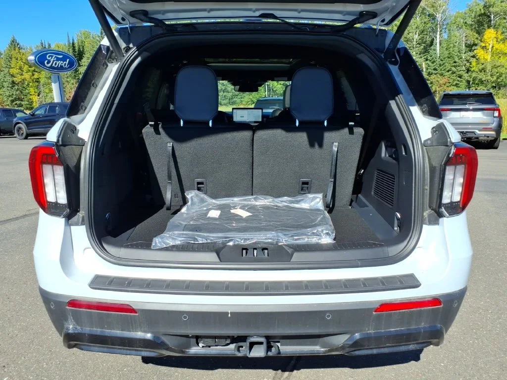 2026 Ford Explorer ST-Line - Photo 12