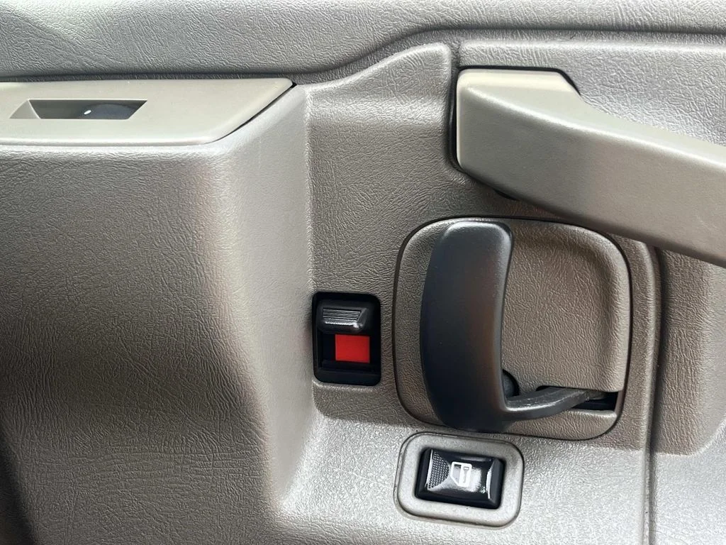 Used 2017 SUMMIT WHITE Chevrolet Work Van image 28