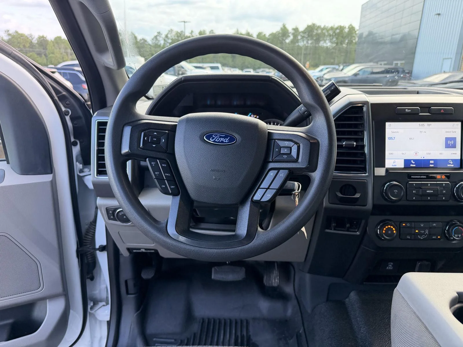 Used 2022 Oxford White Ford XLT image 8