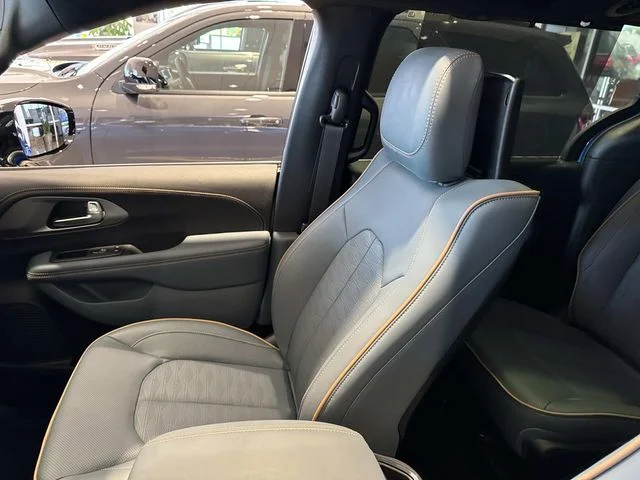 New 2027 Hydro Blue Pearl-Coat Exterior Paint Chrysler Pinnacle image 18