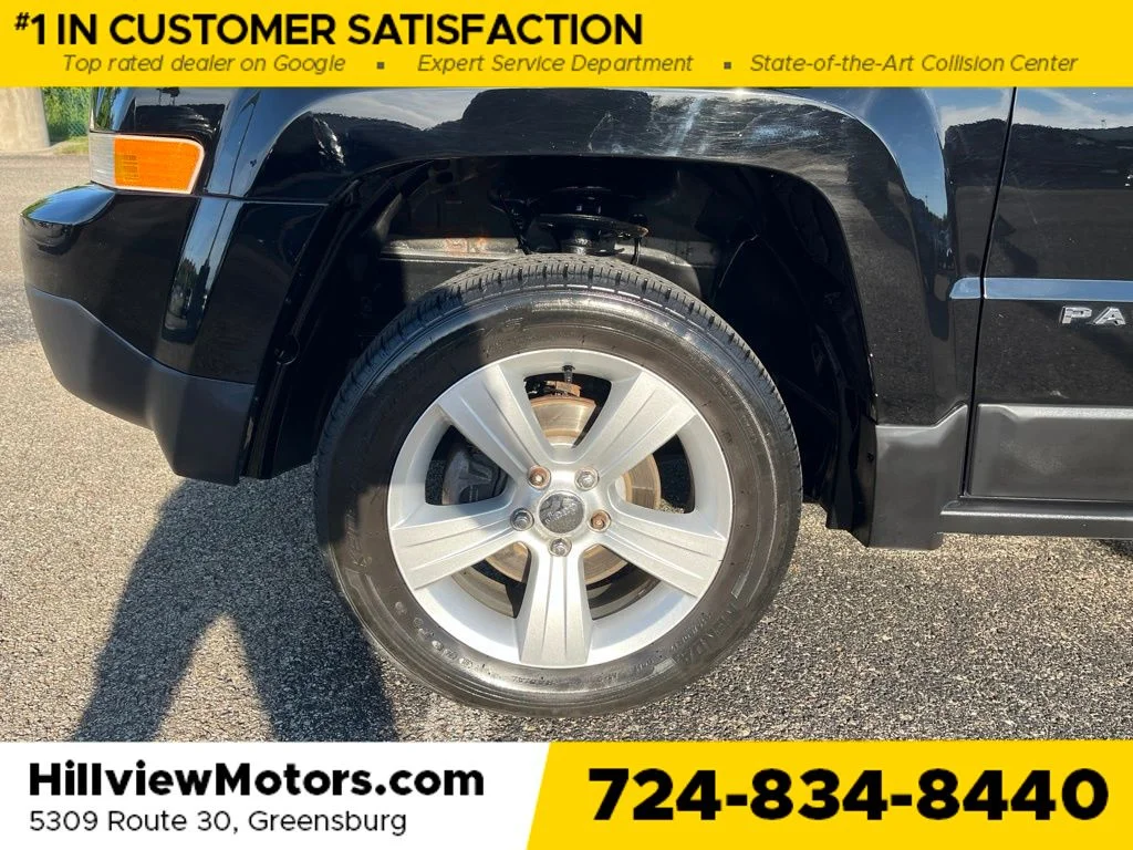 Used 2015 Black Clearcoat Jeep Latitude image 9
