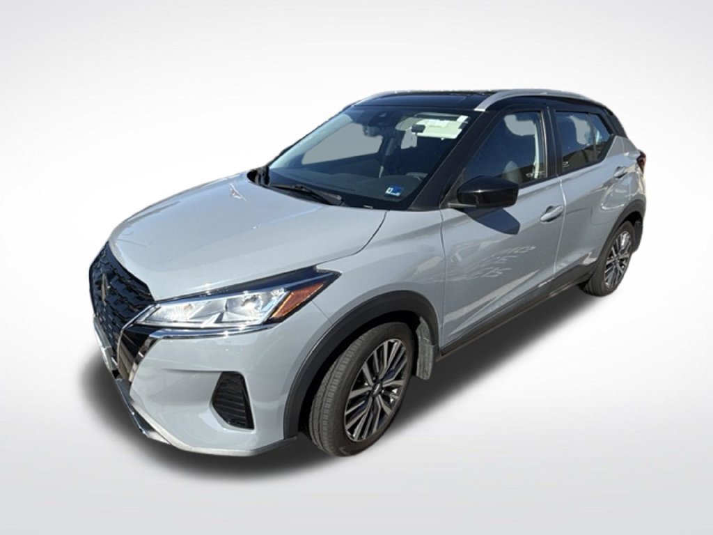 Used 2021 Gray Nissan SV image 4