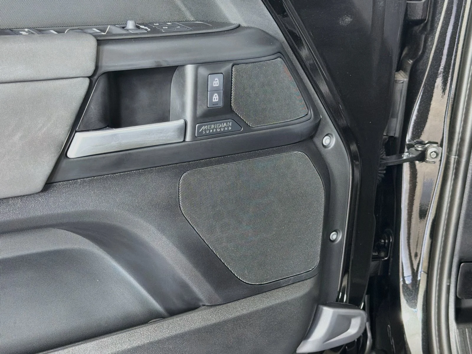 New 2026 Santorini Black Land Rover X-Dynamic SE image 22