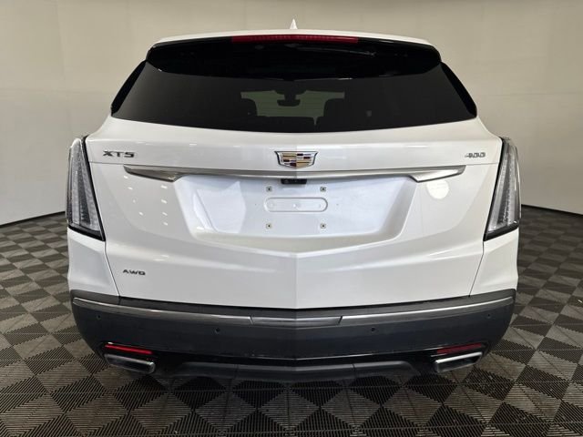 Used 2021 White Cadillac Sport image 22