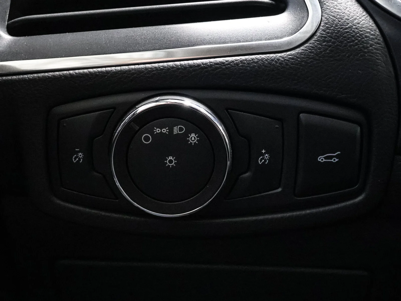 Used 2018 Silver Ford Sport image 31