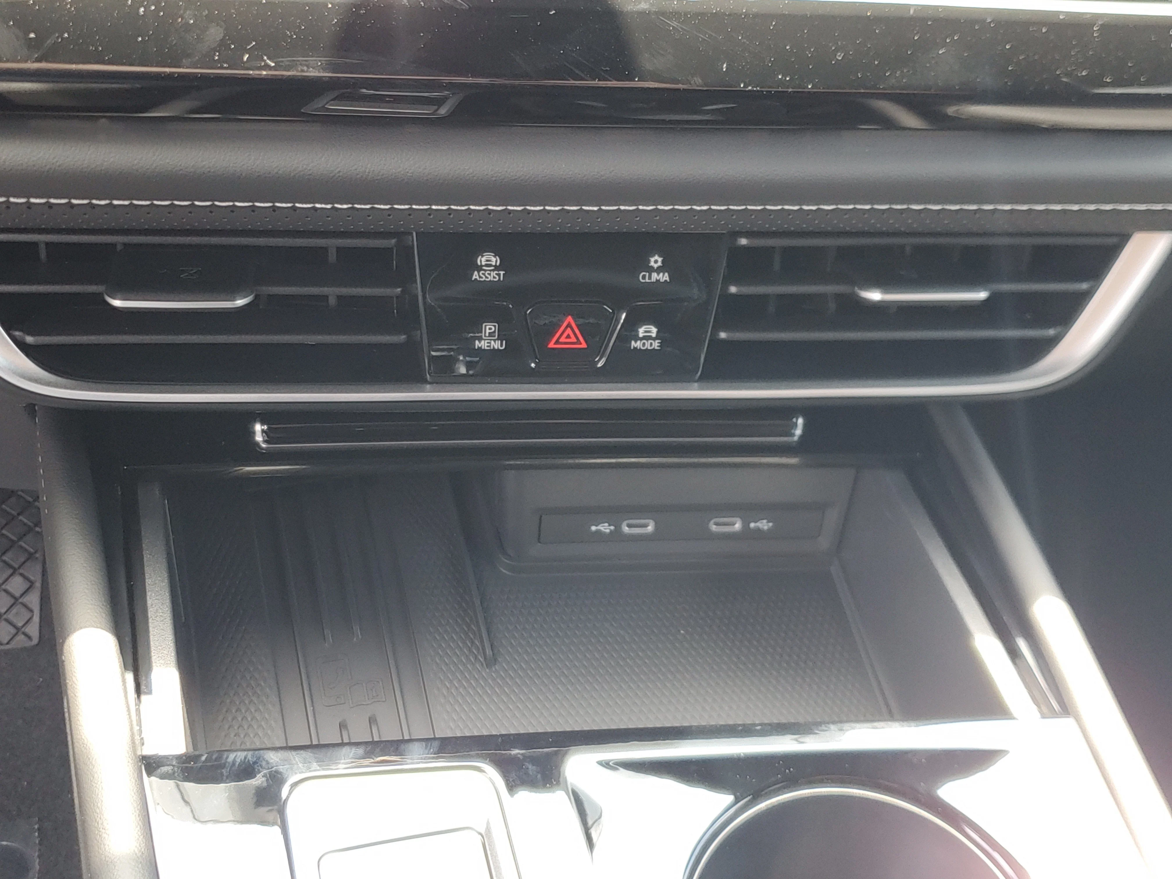 New 2026 Black Volkswagen 2.0T SE w/Technology image 27