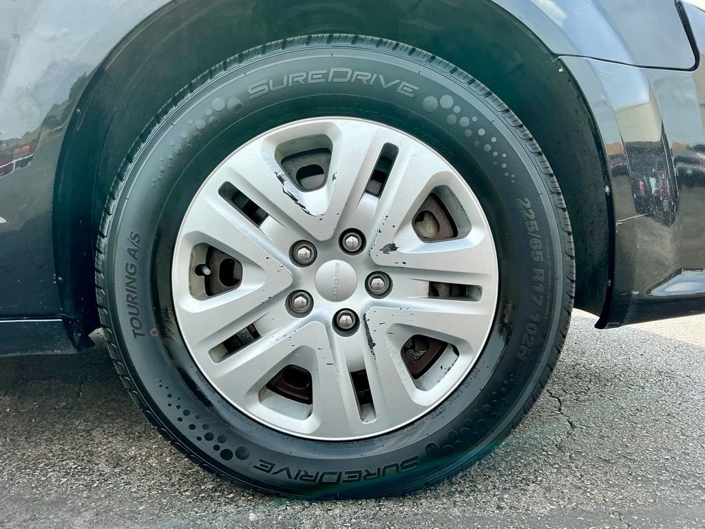 Used 2018 Black Dodge SE image 19