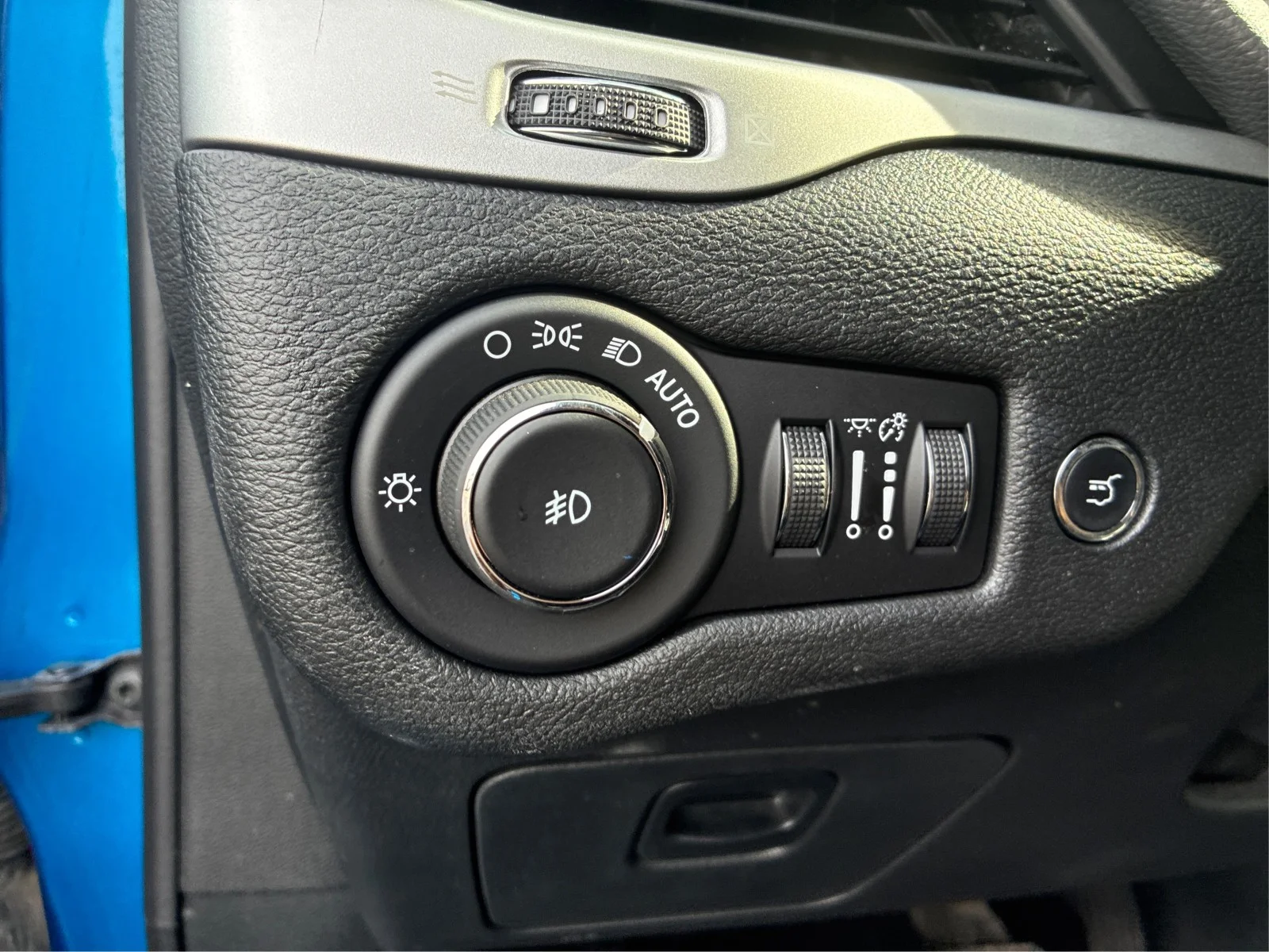 Used 2017 Hydro Blue Jeep Trailhawk L Plus image 16