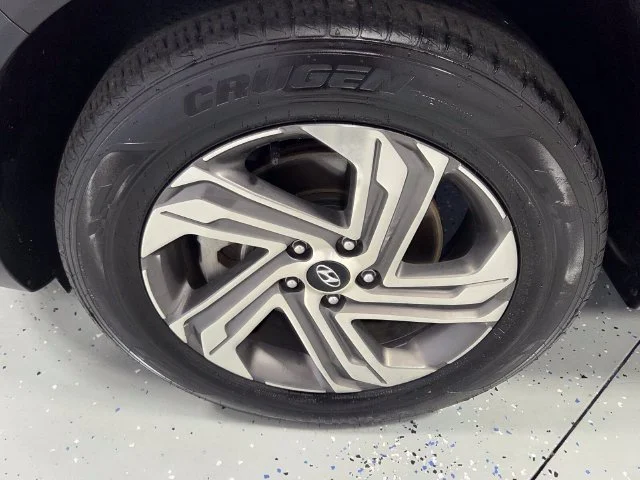 Used 2023 Silver Hyundai SEL image 17