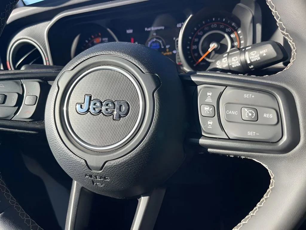 Used 2025 White Jeep Rubicon image 15