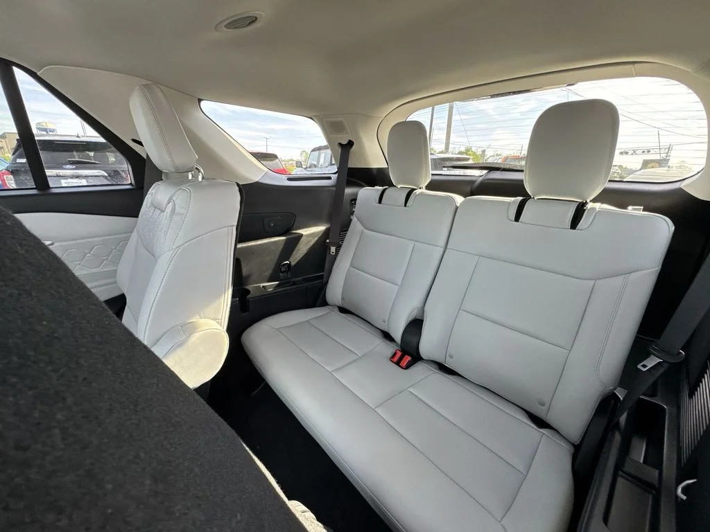 Used 2025 White Ford Platinum image 24