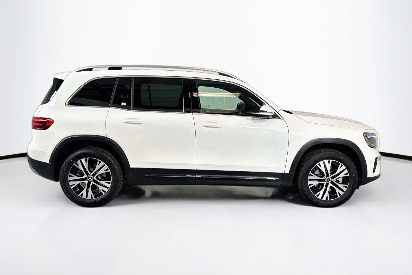 New 2026 Polar White Mercedes-Benz GLB 250 image 4