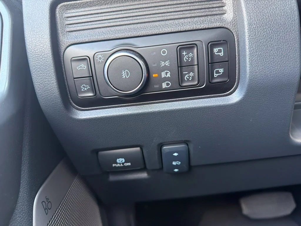 New 2027 Glacier Gray Metallic Tri-Coat Ford F-250® Lariat® image 31