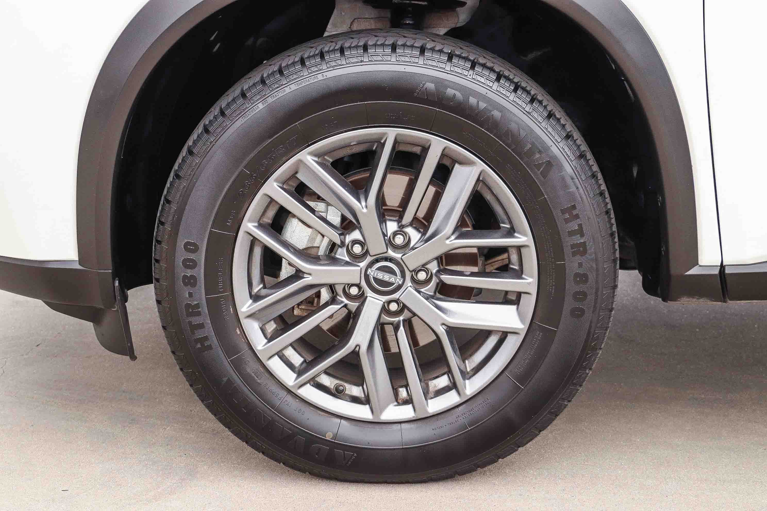 Used 2023 Glacier White Nissan S image 8