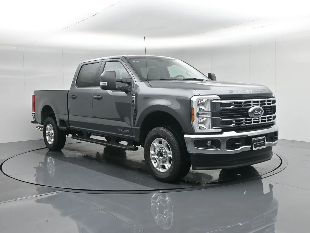 New 2026 Carbonized Gray Metallic Ford XLT image 56