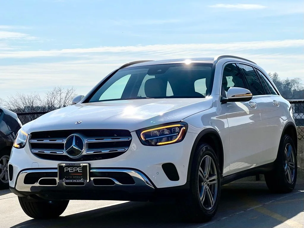 Certified Used 2022  Mercedes-Benz GLC 300 image 3