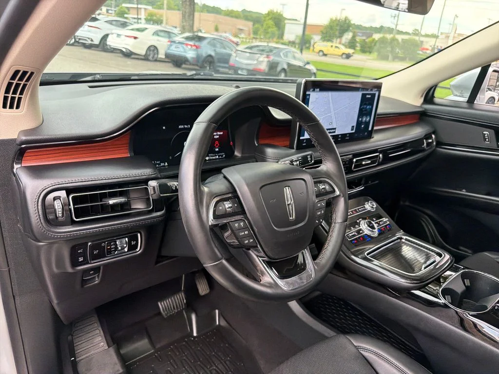 Used 2023 Radiance Metallic Lincoln Reserve image 23