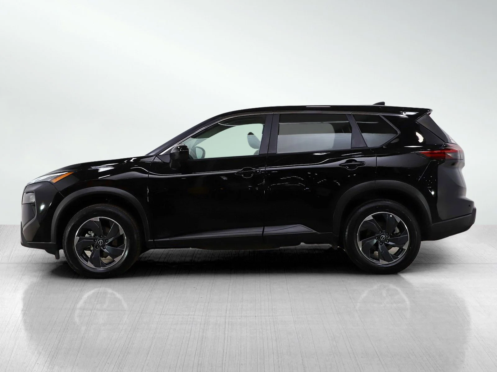 Used 2025 Nissan Rogue SV with VIN 5N1BT3BB1SC817152 for sale in Burnsville, Minnesota