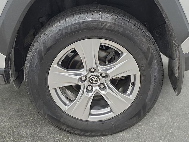 2024 Toyota RAV4 XLE - Photo 27