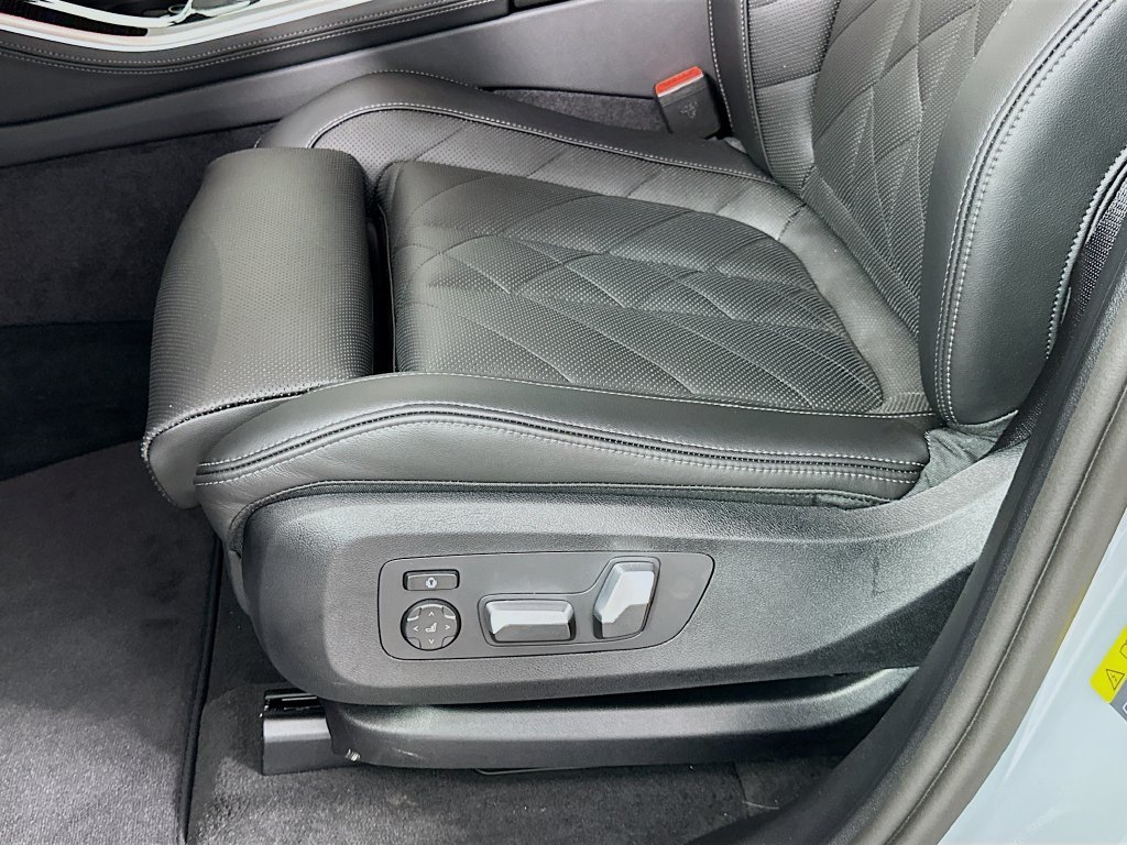 Used 2026 Brooklyn Grey Metallic BMW xDrive50e image 21