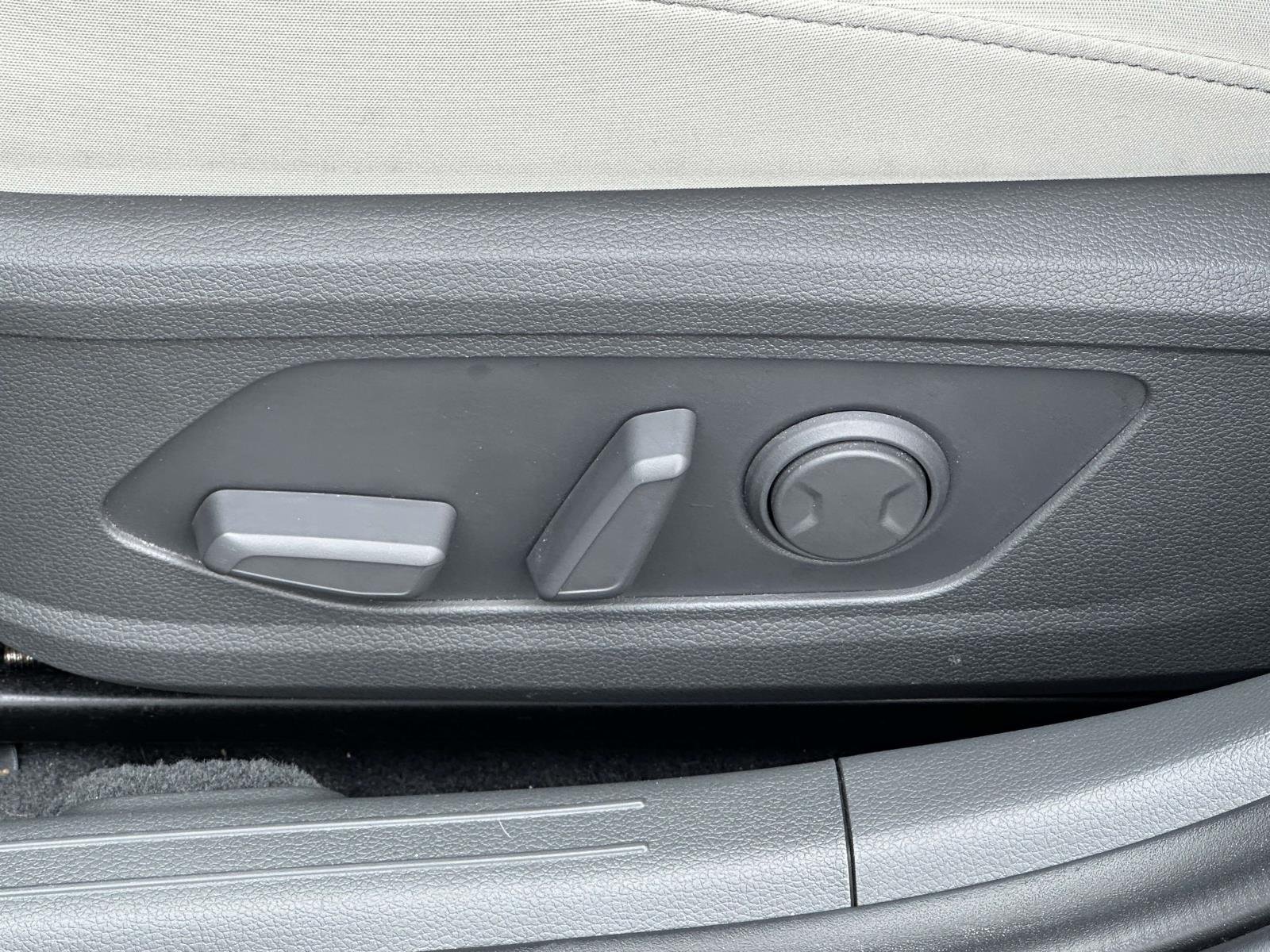 Certified Used 2025 White Hyundai SEL image 25