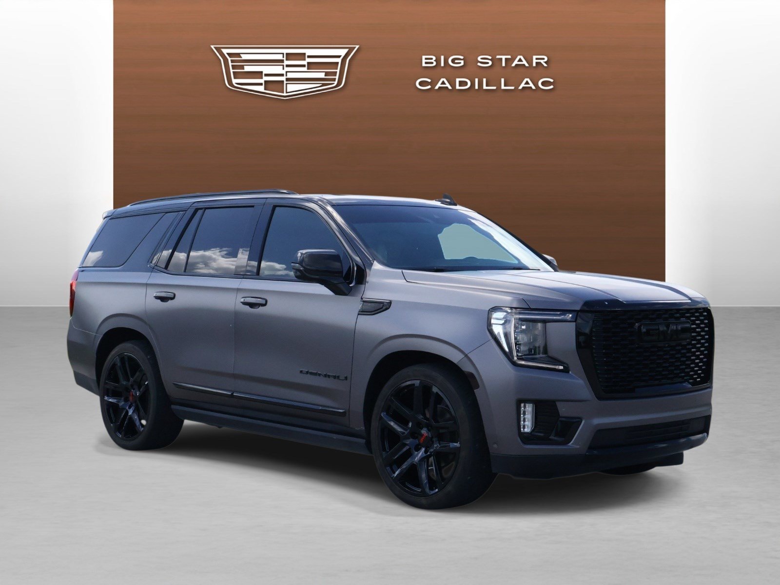 Used 2024 White Frost Tricoat GMC Denali Ultimate image 6