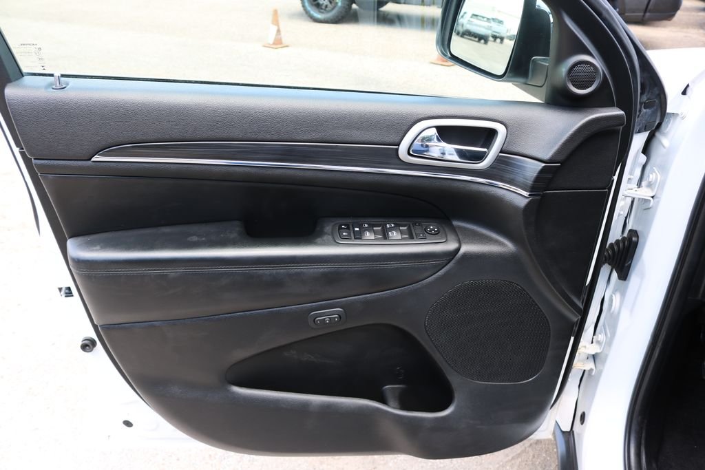 Used 2022 White Jeep Limited image 11