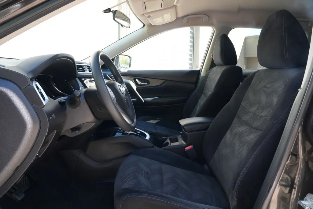 Used 2014 Black Nissan SV image 28