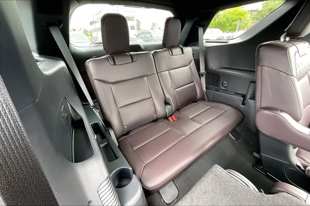 New 2026 Star White Metallic Tri-Coat Ford Platinum™ image 27