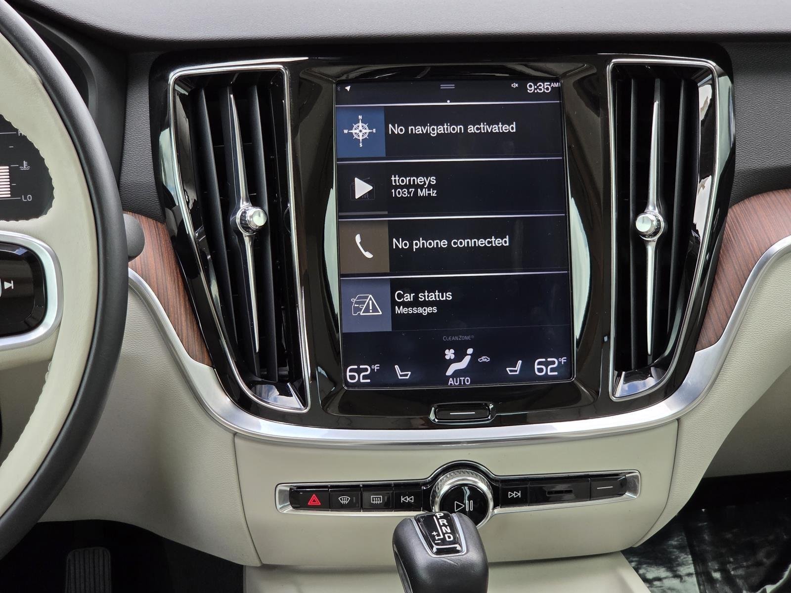 Used 2019 Crystal White Pearl Metallic Volvo Momentum image 16