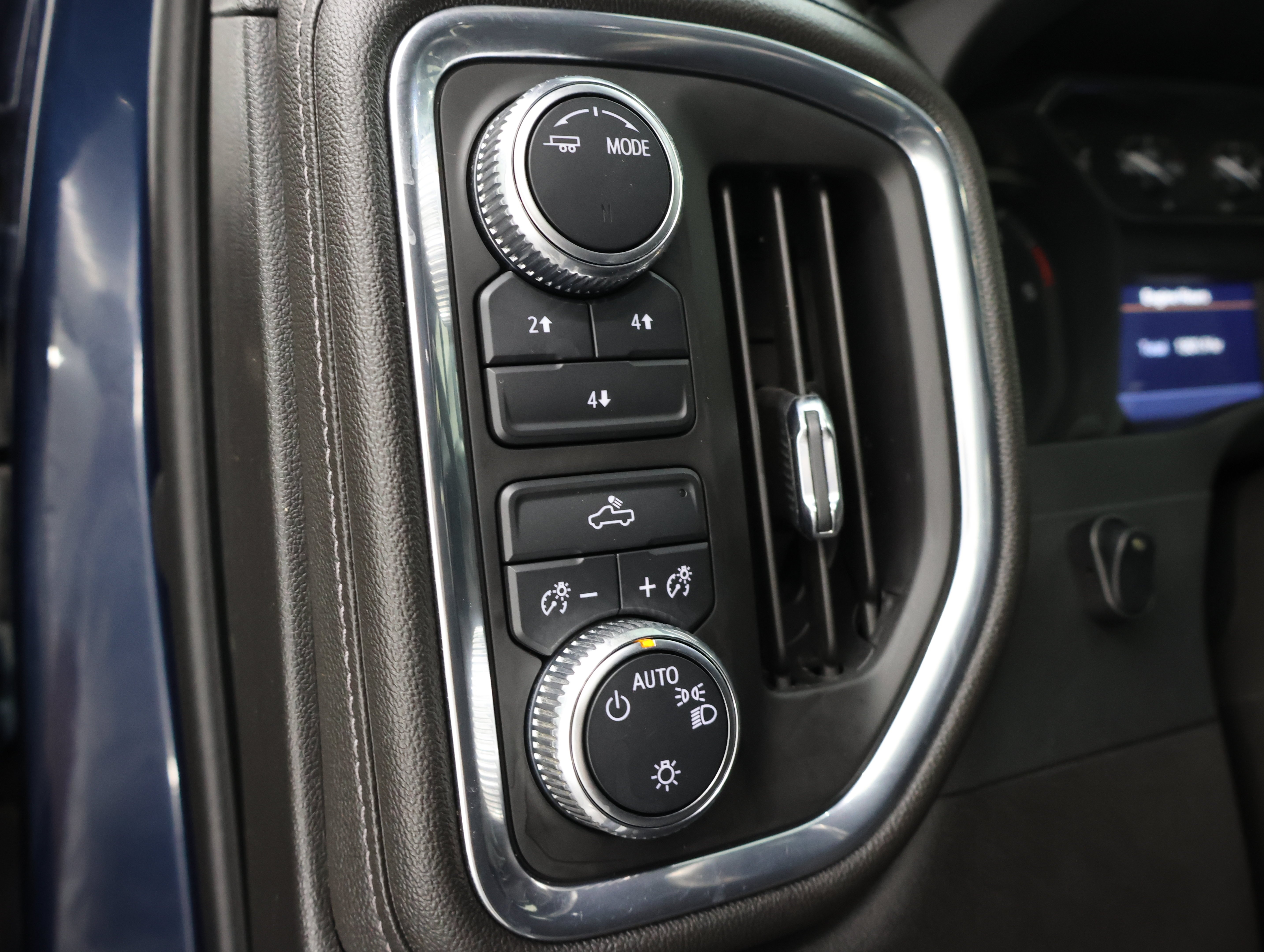 Used 2023 Pacific Blue Metallic GMC 4x4 Crew Cab SLE: CREW-SHORT-SLE-6.6L DIESEL-4WD-NEW TIRES-BACKUP CAM image 39