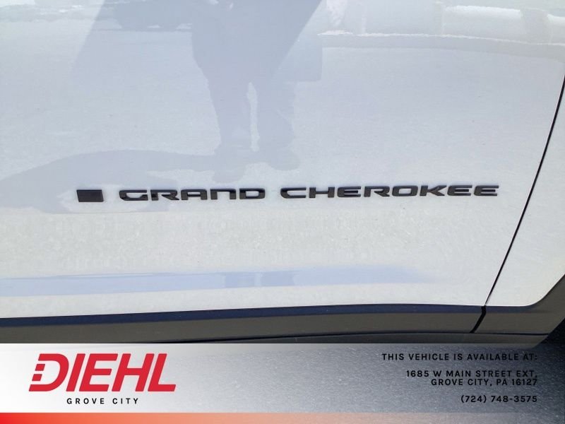 Used 2026 White/off-white Jeep Laredo Altitude image 10