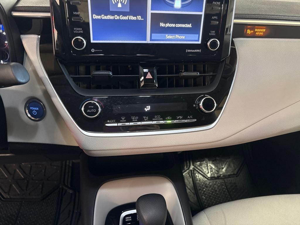 Used 2022  Toyota LE image 18