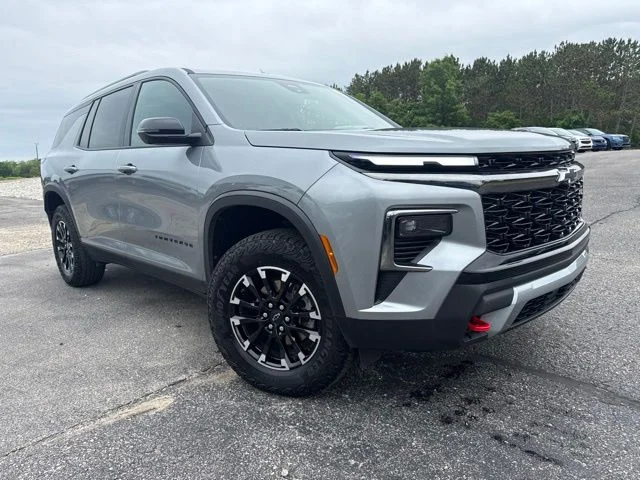 Used 2024 Gray Chevrolet Z71 image 3